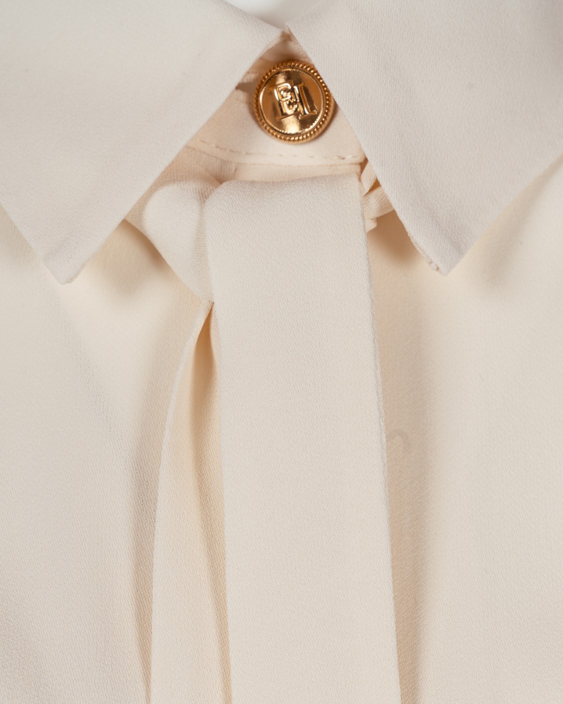 shop ELISABETTA FRANCHI Saldi Camicia: Elisabetta Franchi camicia in viscosa con sciarpina.
Camicia in georgette di viscosa con sciarpina al collo. 
Mostrine sulle spalle e tasche a soffietto sul seno.
Bottoni in metallo dorato.
Composizione: 100% Viscosa.
Fabbricato in Italia.. CA00436E2-193 number 3451277